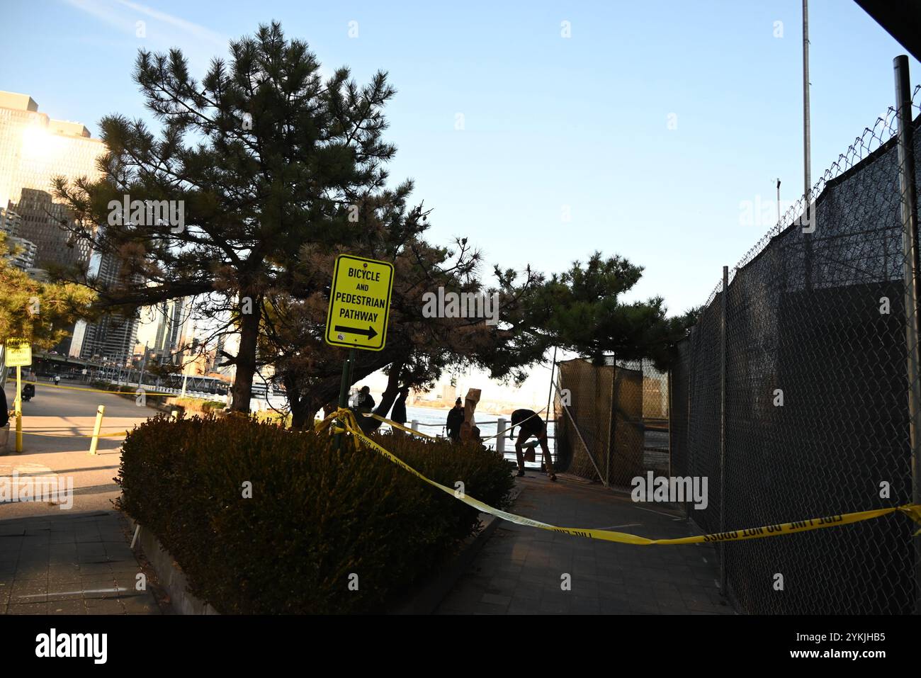 Manhattan new york deer 18th nov 2024 crime scene investigators