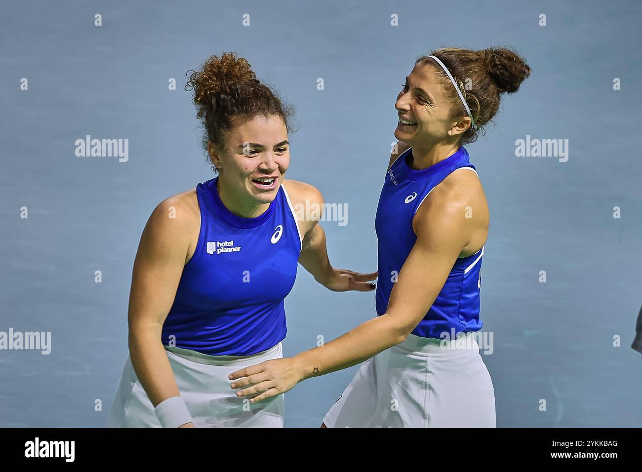 Malaga, Malaga, Spain. 19th Nov, 2024. Jasmine Paulini of Italy, Sara Errani of Italy, celebrate the win of the match against Iga Swiatek of Poland, Katarzyna Kawa of Poland during the 2024 Billie Jean King Cup Finals - Womens Tennis (Credit Image: © Mathias Schulz/ZUMA Press Wire) EDITORIAL USAGE ONLY! Not for Commercial USAGE! Stock Photo