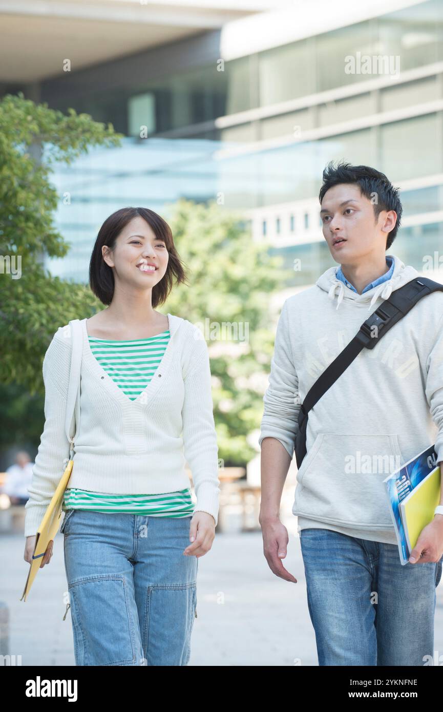 College student on campus walking hi-res stock photography and images ...