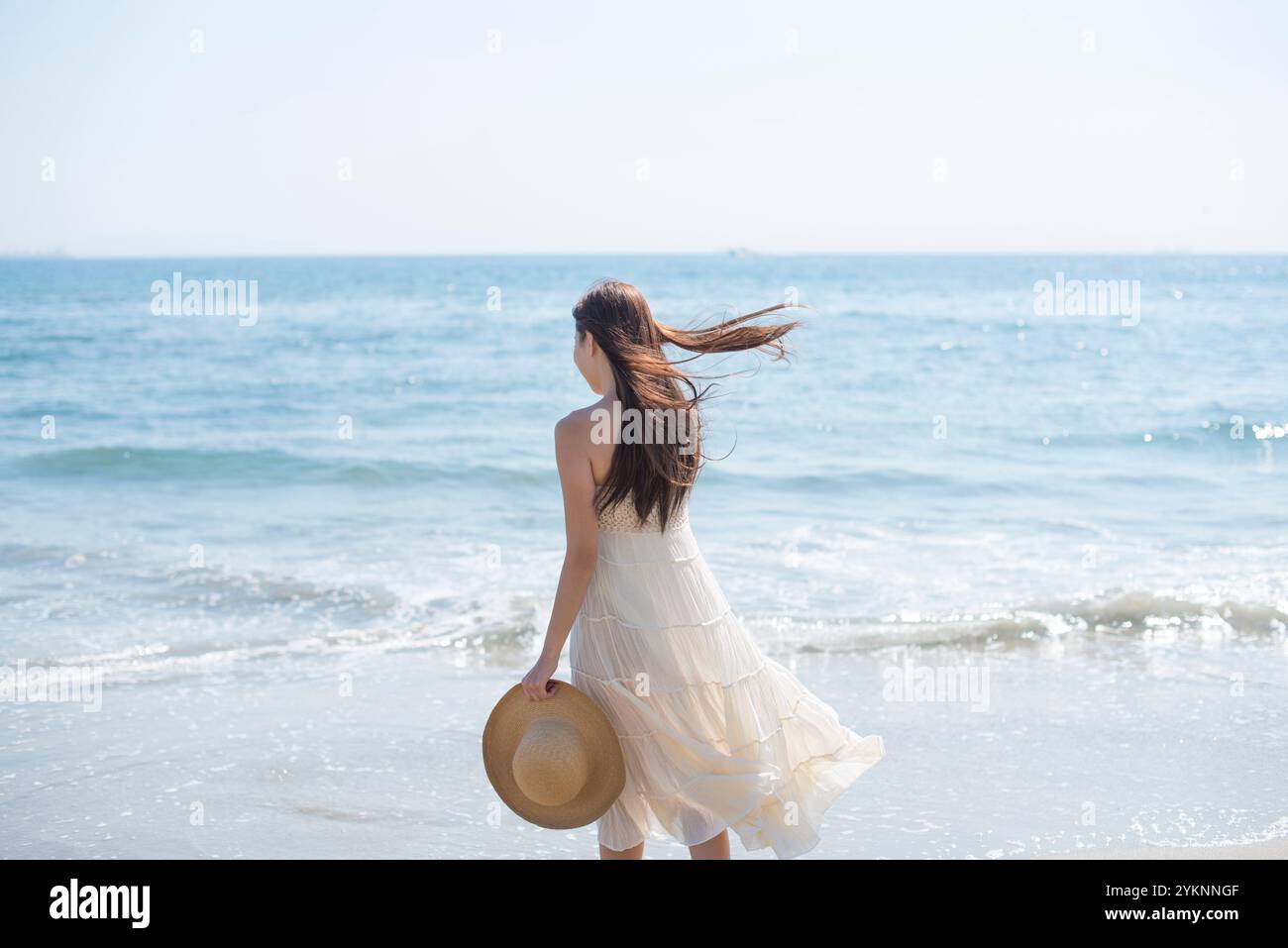 Woman back view walking on beach hi-res stock photography and images ...