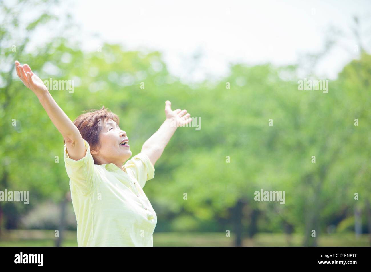 Woman reaching out her hand hi-res stock photography and images - Alamy