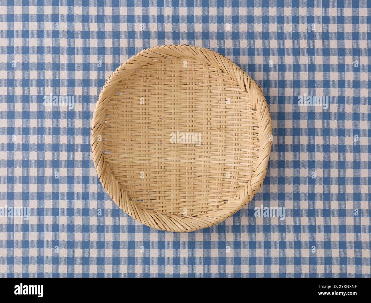 Blue white checked cloth hi-res stock photography and images - Alamy