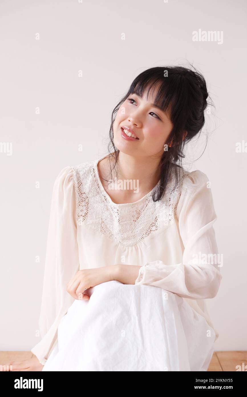 Woman dressed in white hi-res stock photography and images - Alamy