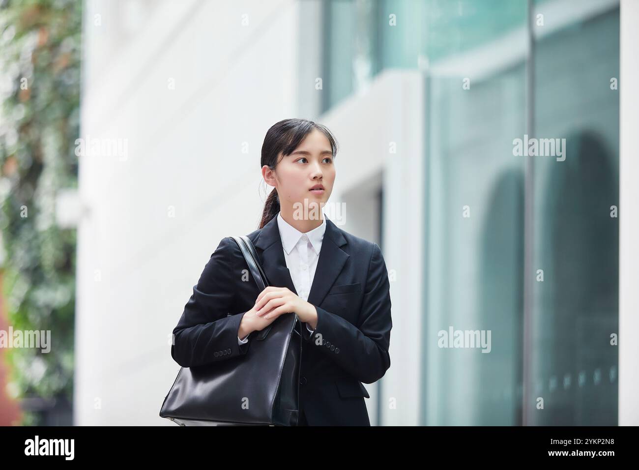 Businesswoman wearing black suit hi-res stock photography and images ...