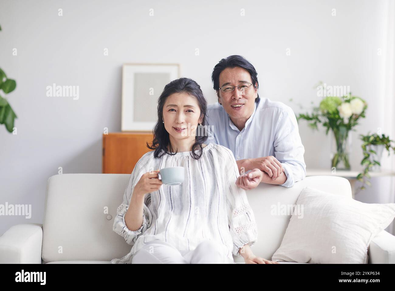Mature couple 60s home hi-res stock photography and images - Alamy