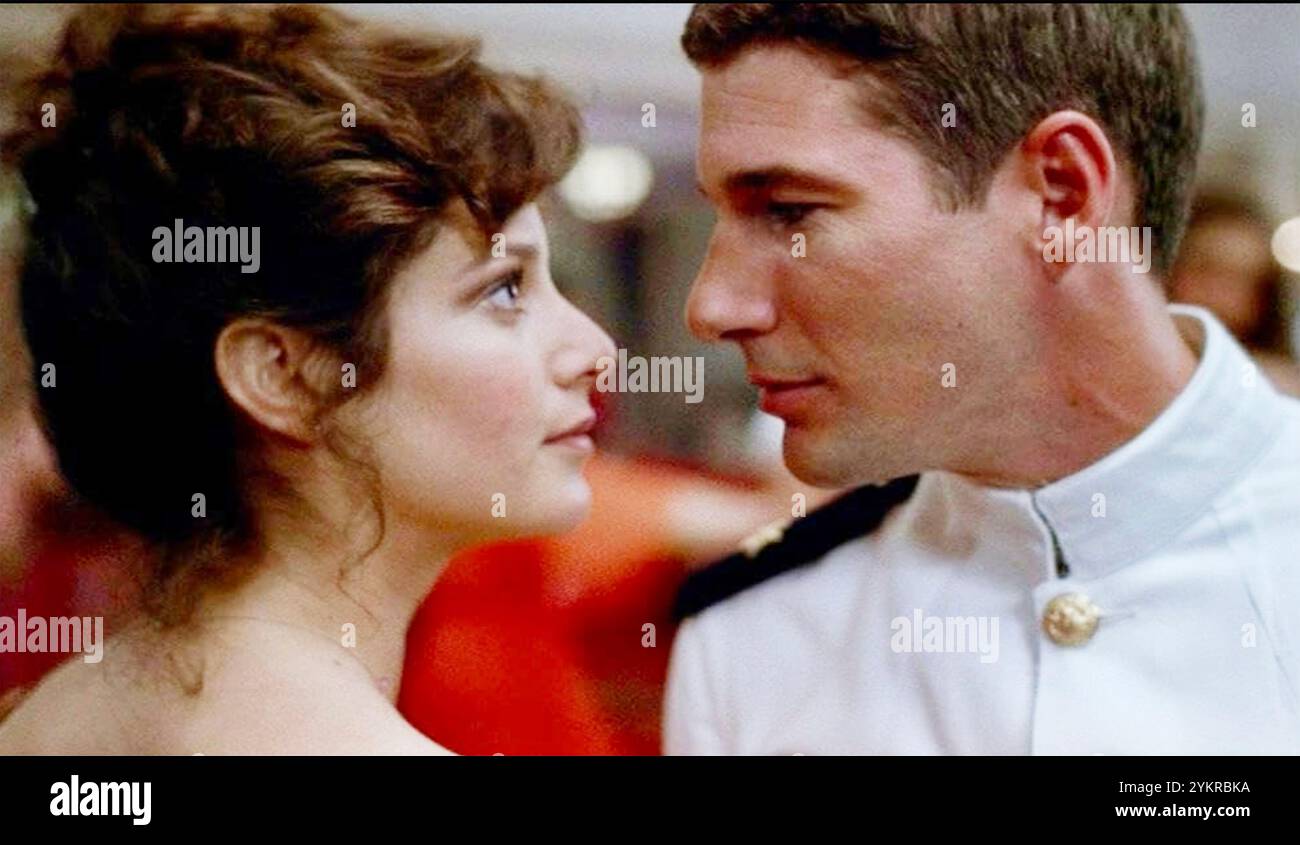 AN OFFICER AND A GENTLEMAN 1982 Paramount Pictures film with Richard Gere as Aviation Officer Candidate 'Zack' Mayo and Debra Winger as Paula Pokrifki Stock Photo