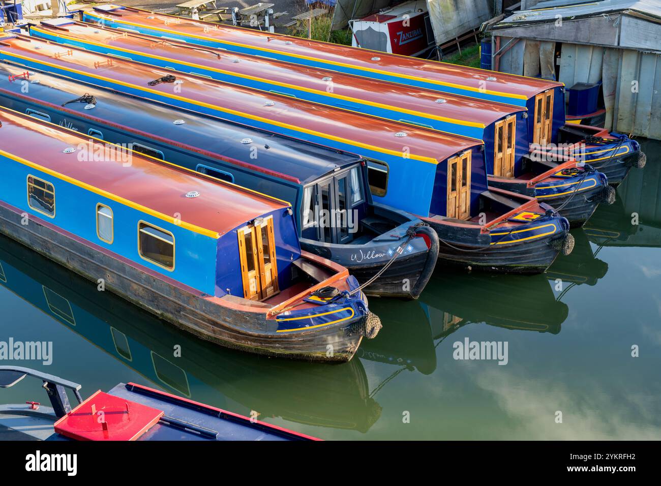 Narrowboats on the oxford canal in autumn. Heyford Wharf, Lower Heyford, Bicester, Oxfordshire, England Stock Photo