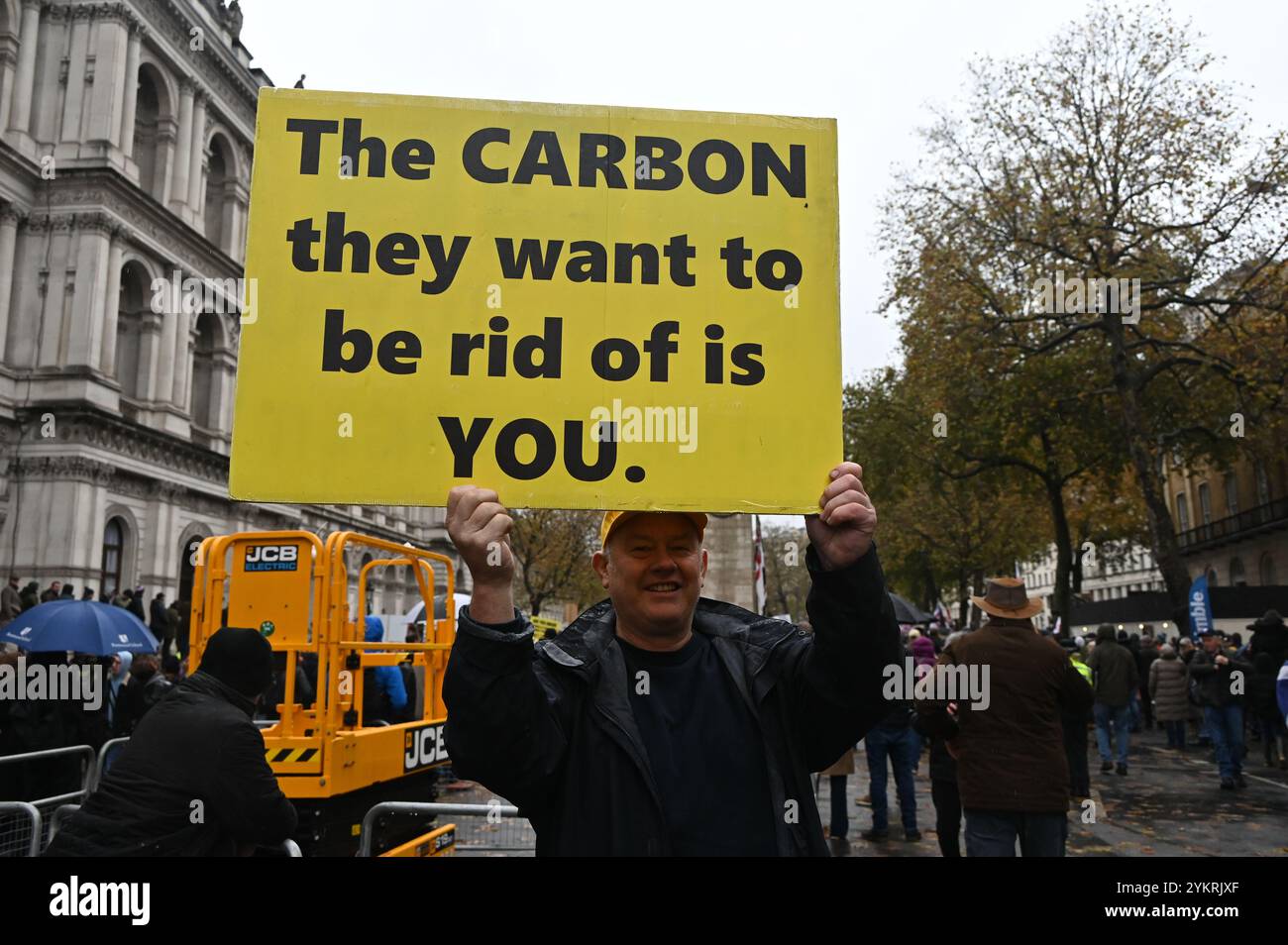 LONDON, UK. 19th Nov, 2024. Inheritance tax is being protested by thousands of farmers from all over England and Wales outside Downing Street.   (Photo by 李世惠/See Li/Picture Capital) Credit: See Li/Picture Capital/Alamy Live News Stock Photo