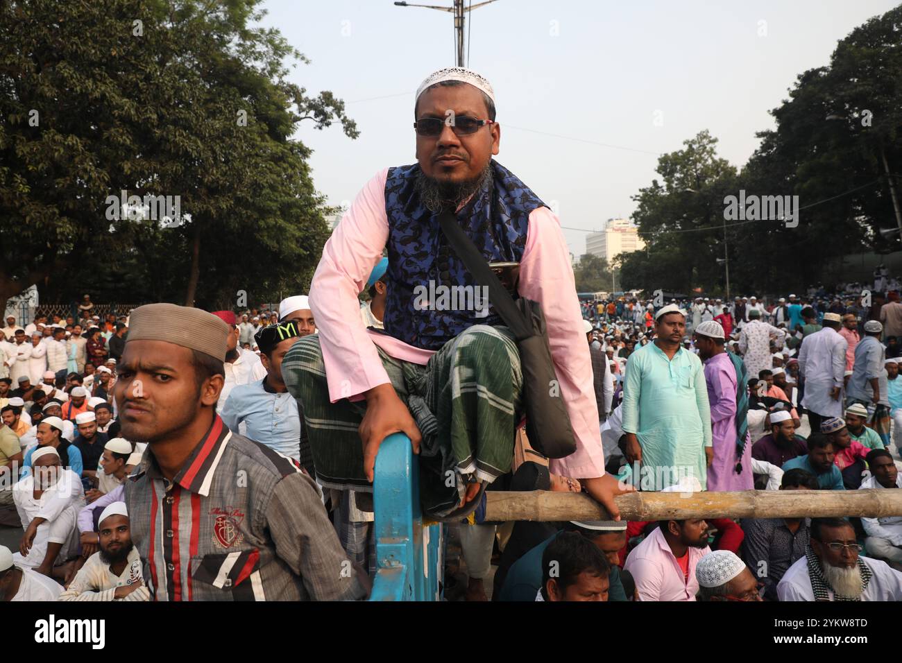 Kolkata, West Bengal, India. 19th Nov, 2024. Activists of The All India ...
