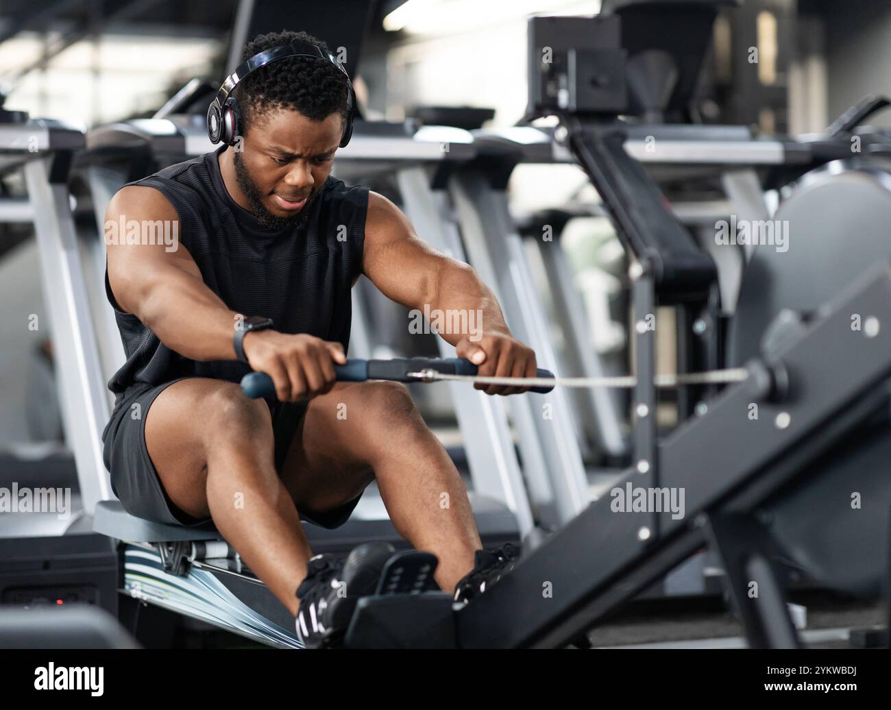 Black bodybuilder training on apparatus hi-res stock photography and ...
