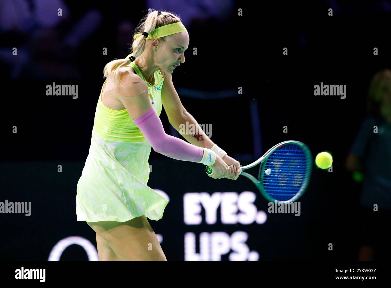 MALAGA, SPAIN - NOVEMBER 19: Rebecca Sramkova of Slovakia play backwards during to the Billie Jean King Cup Finals at Palacio de Deportes Jose Maria Martin Carpena on November 19, 2024 in Malaga, Spain. (Photo by MB Media/) Stock Photo