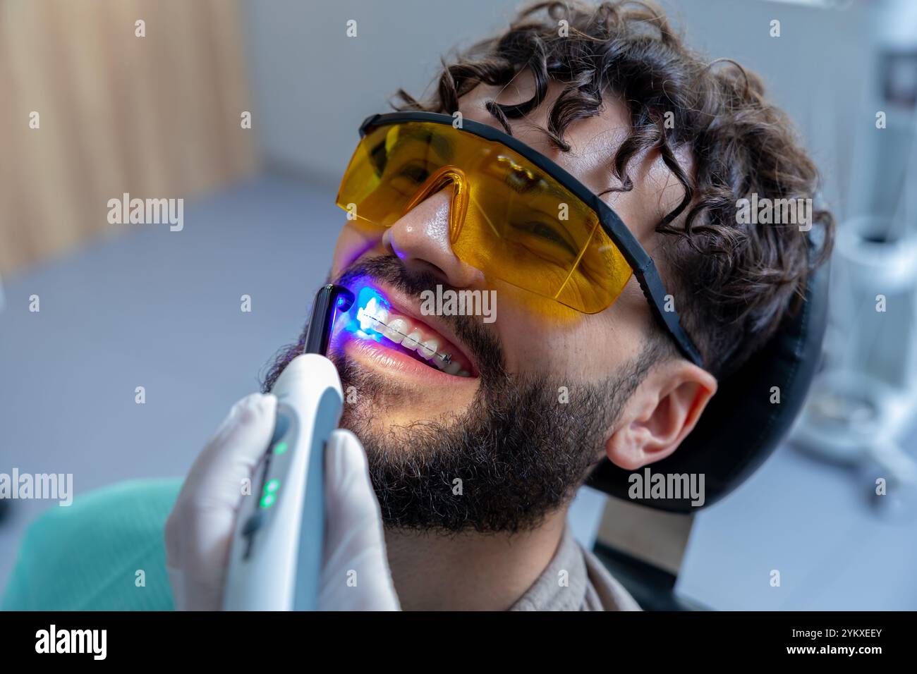 Uv glasses healthcare hi-res stock photography and images - Alamy