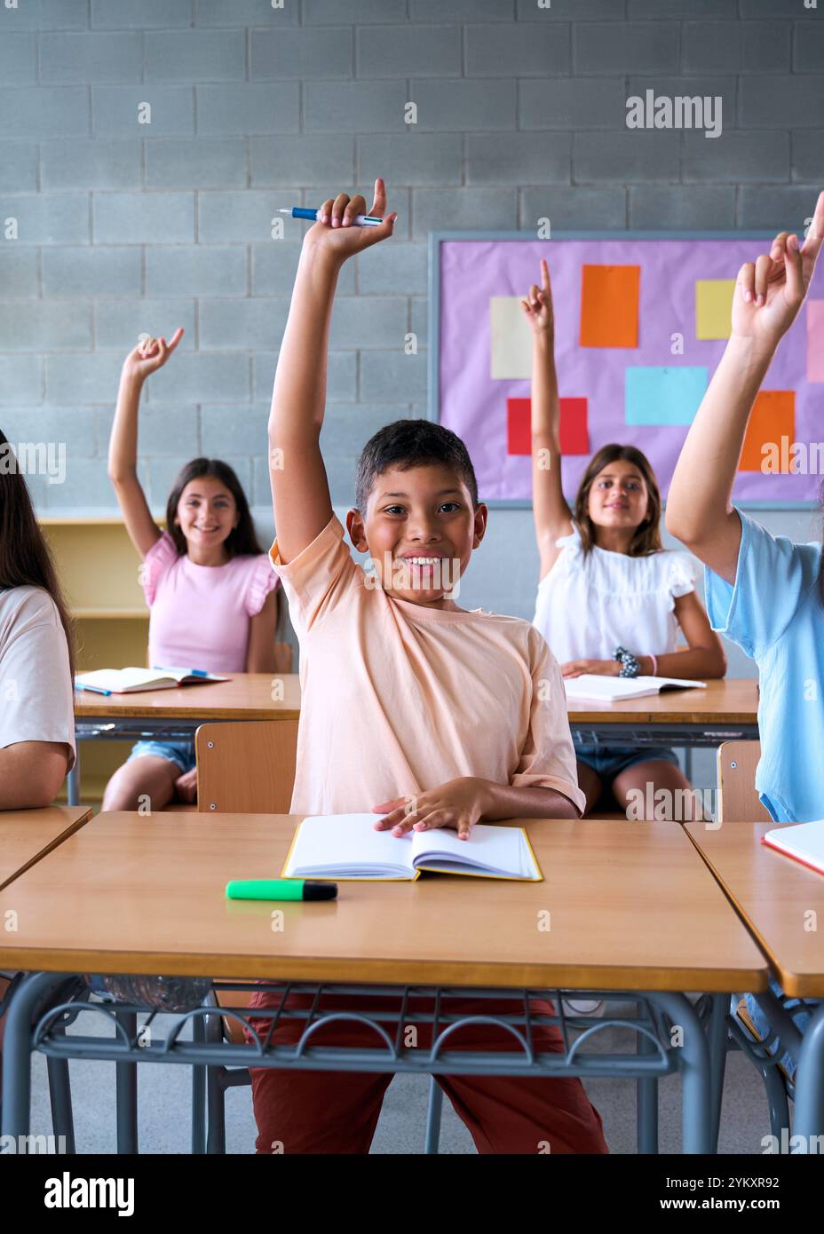 Diverse school children classroom hi-res stock photography and images ...