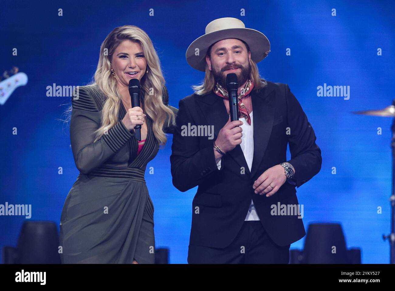 Moderatorin Beatrice Egli CHF mit Saenger Baschi bürgerlich Sebastian ...