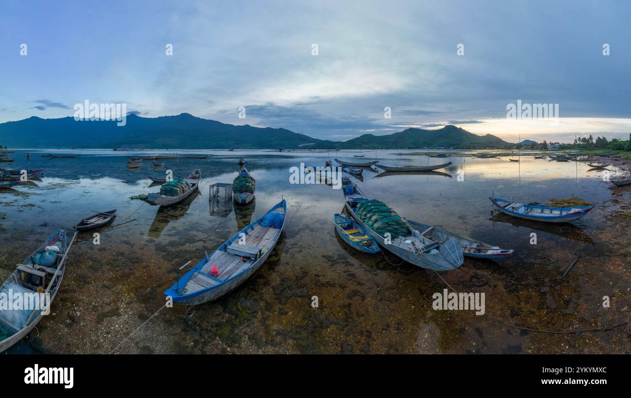Wall vietnam sunrise hi-res stock photography and images - Alamy