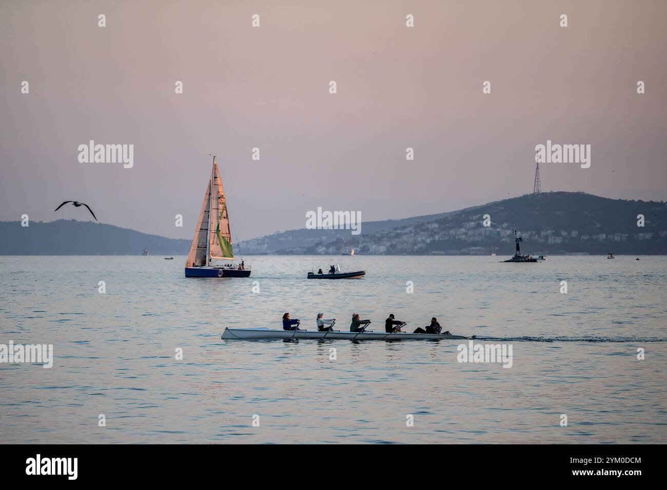 Istanbul, Turkey. 19th Nov, 2024. In the evening hours in Istanbul ...
