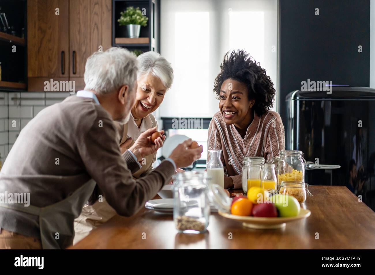 Elderly multiethnic men talking hi-res stock photography and images - Alamy