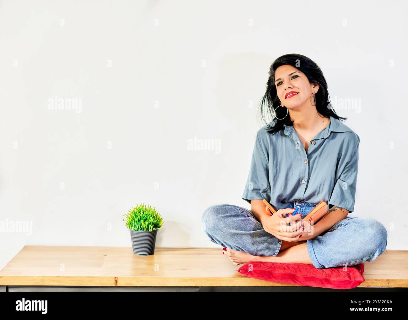 Woman barefoot jeans diary hi-res stock photography and images - Alamy