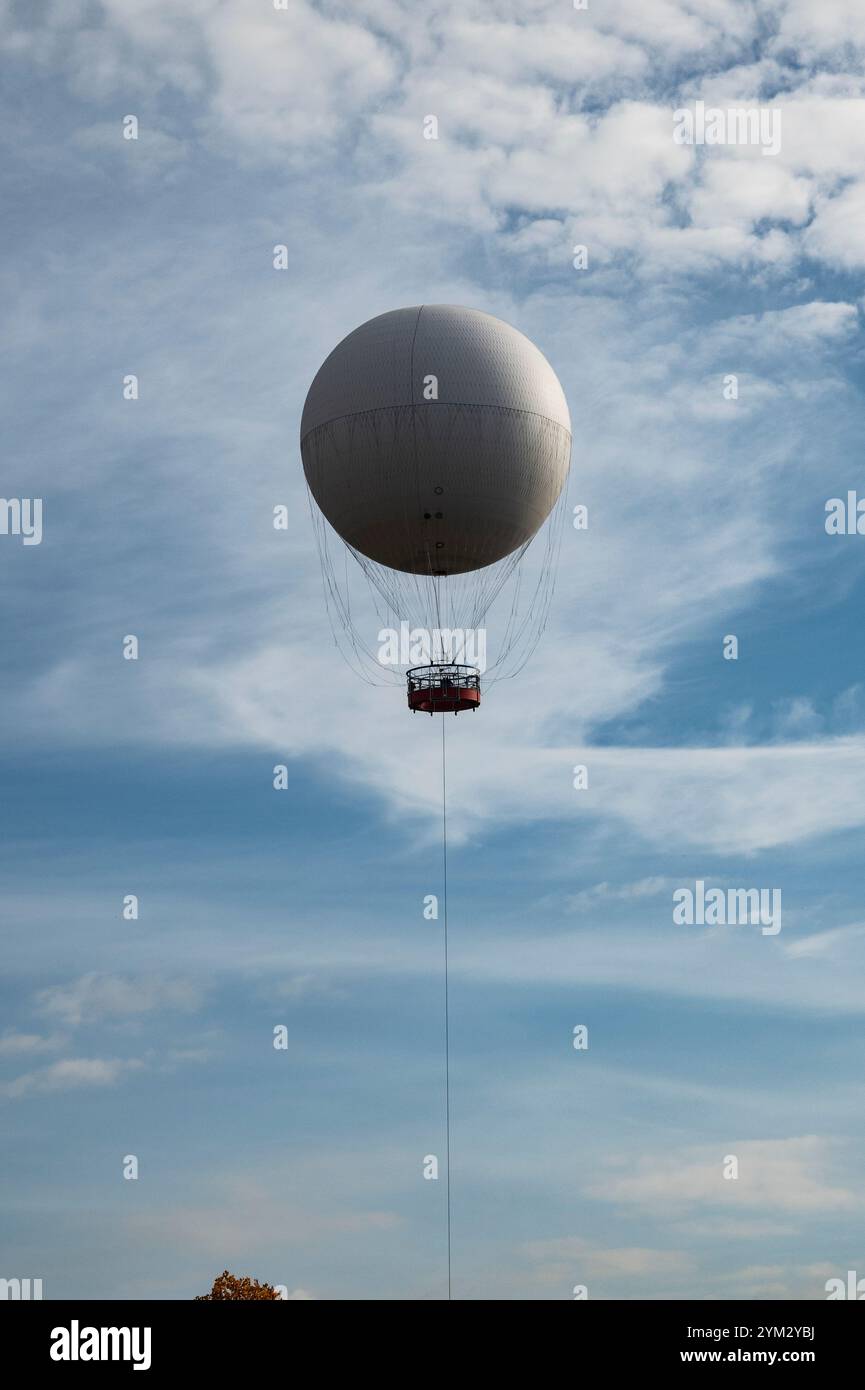 Balloon Rides Up Hot air balloon rides in Niagara Falls, New York, USA Stock Photo - Alamy