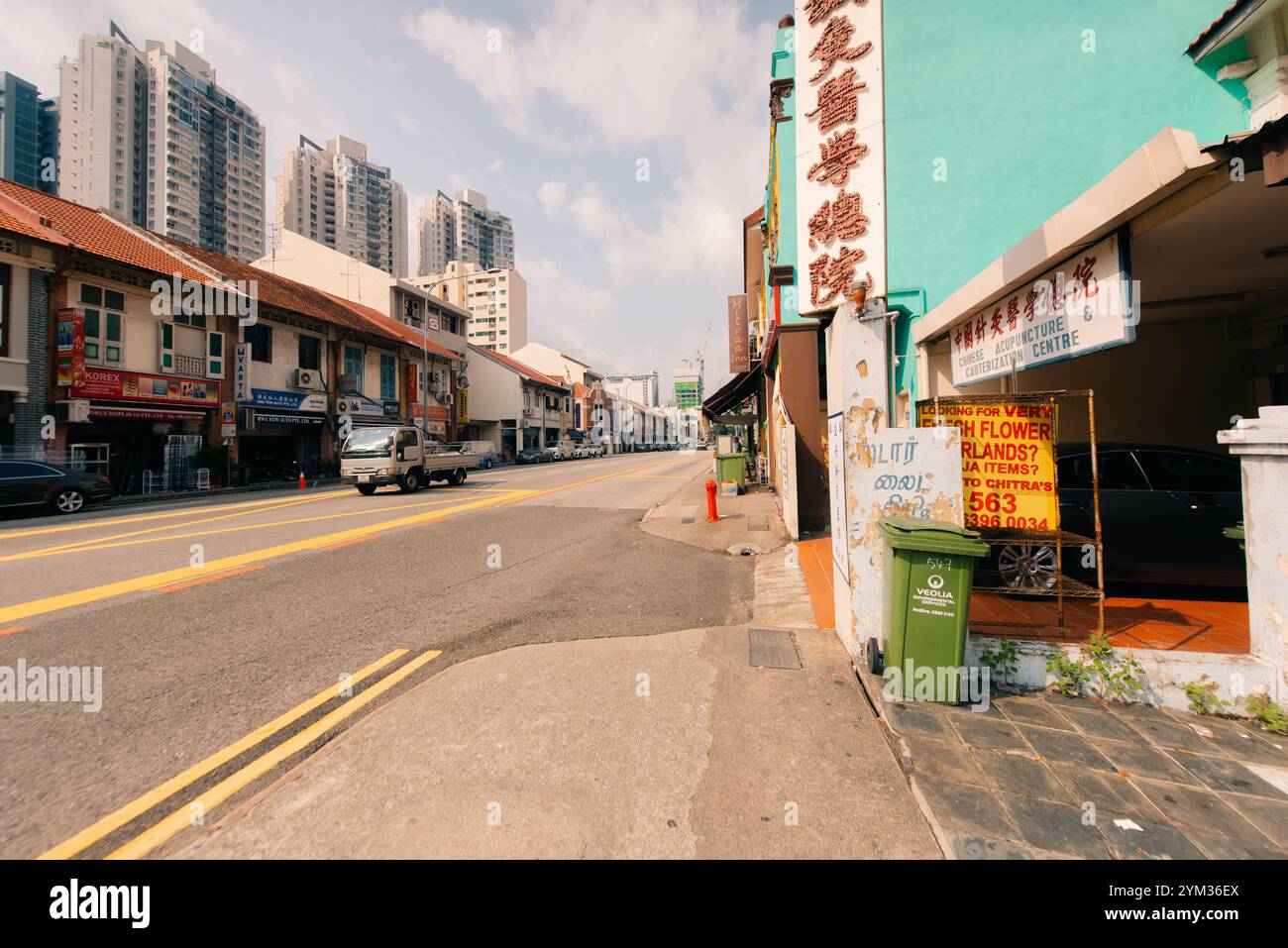 Little india singapore high street hi-res stock photography and images ...
