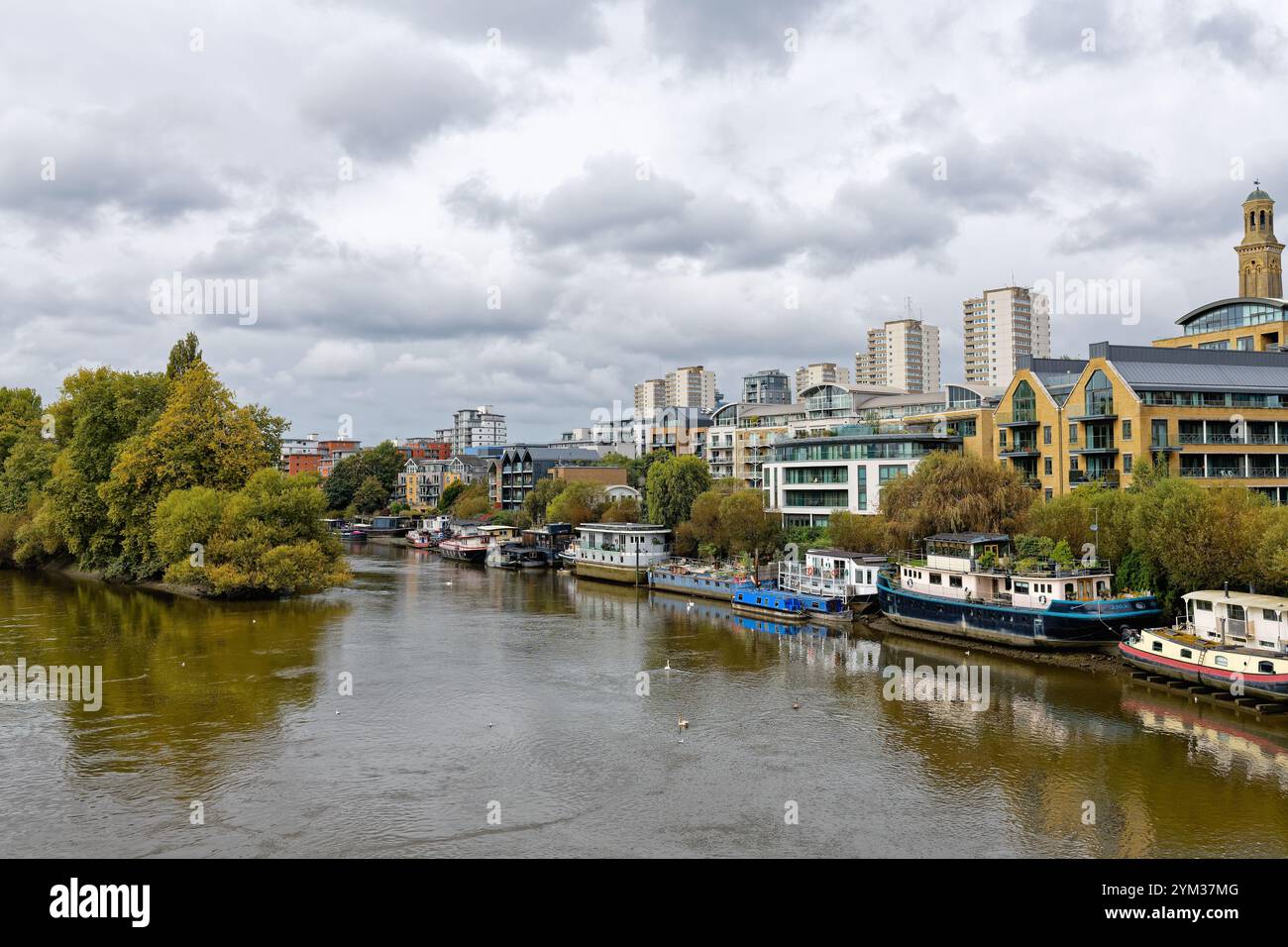 Modern riverside buildings hi-res stock photography and images - Alamy