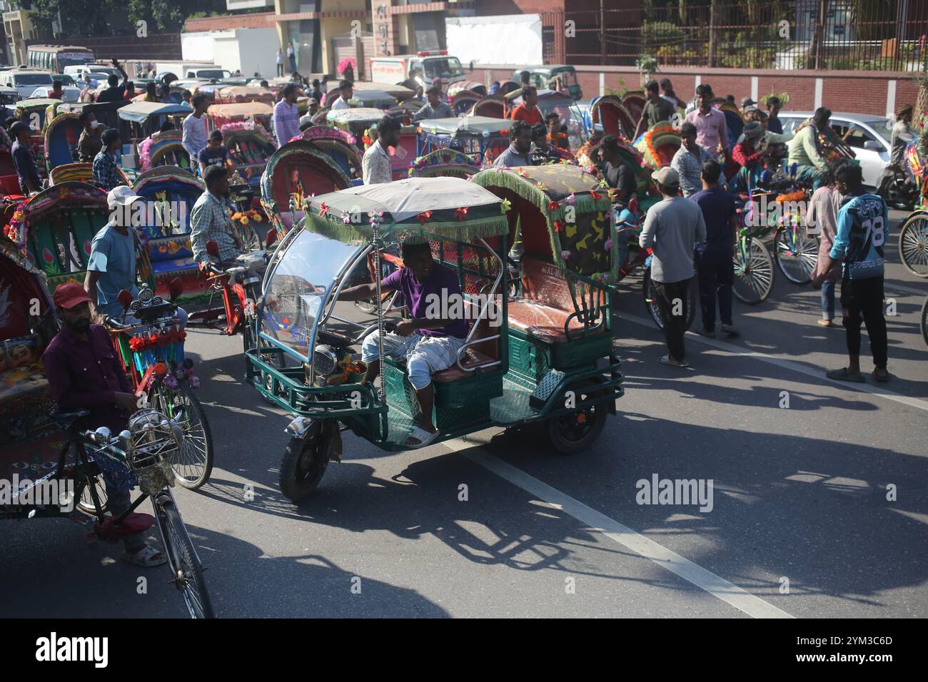 Auto rickshaw driver dhaka bangladesh hi-res stock photography and ...
