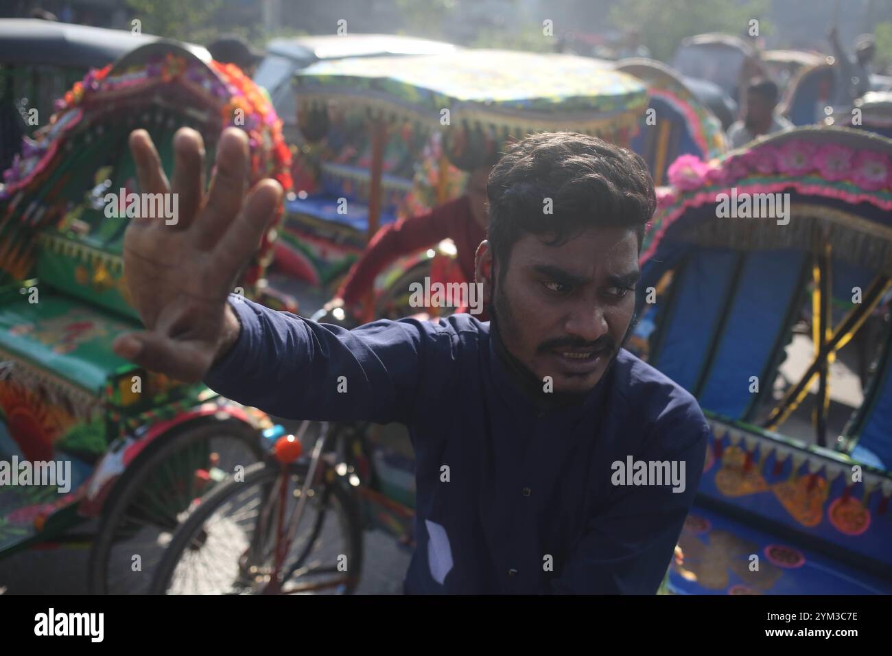 Hasan Reksha Auto rickshaw driver dhaka bangladesh hi-res stock photography and ...