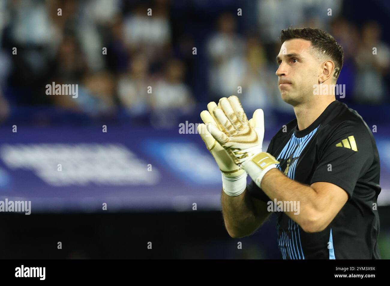 Argentina s Goalkeeper Emiliano Martinez Looks On During The Warm Up argentina-s-goalkeeper-emiliano-martinez-looks-on-during-the-warm-up