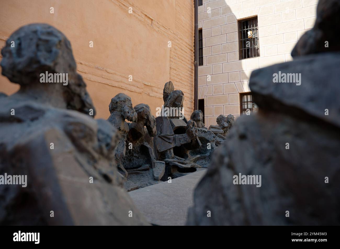 Side perspective of The Last Supper sculpture by Venancio Blanco, set in the Patio del Sagrado Corazón at the Sacromonte Abbey Stock Photo