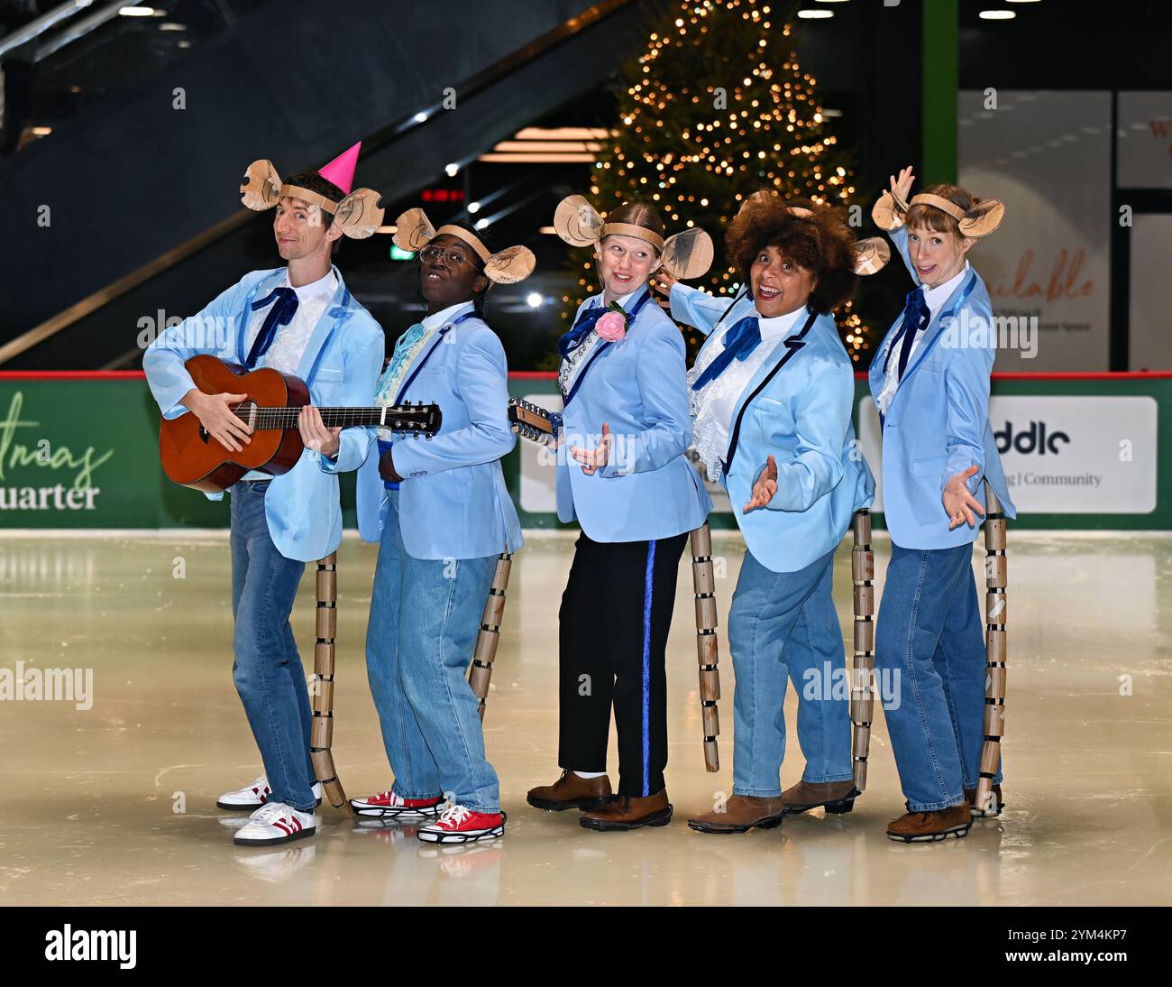 A Vogue Runway 21st-Century Time Machine | Vogue, image size:1300x1094