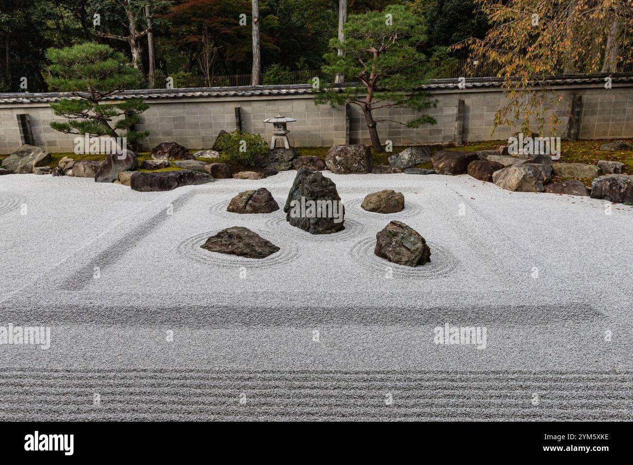 Ansho-ji - The Gochihen Myotei Garden represents the Five Wisdom Buddhas as shown in the five stones in the center -  who hold up five mirrors of wisd Stock Photo