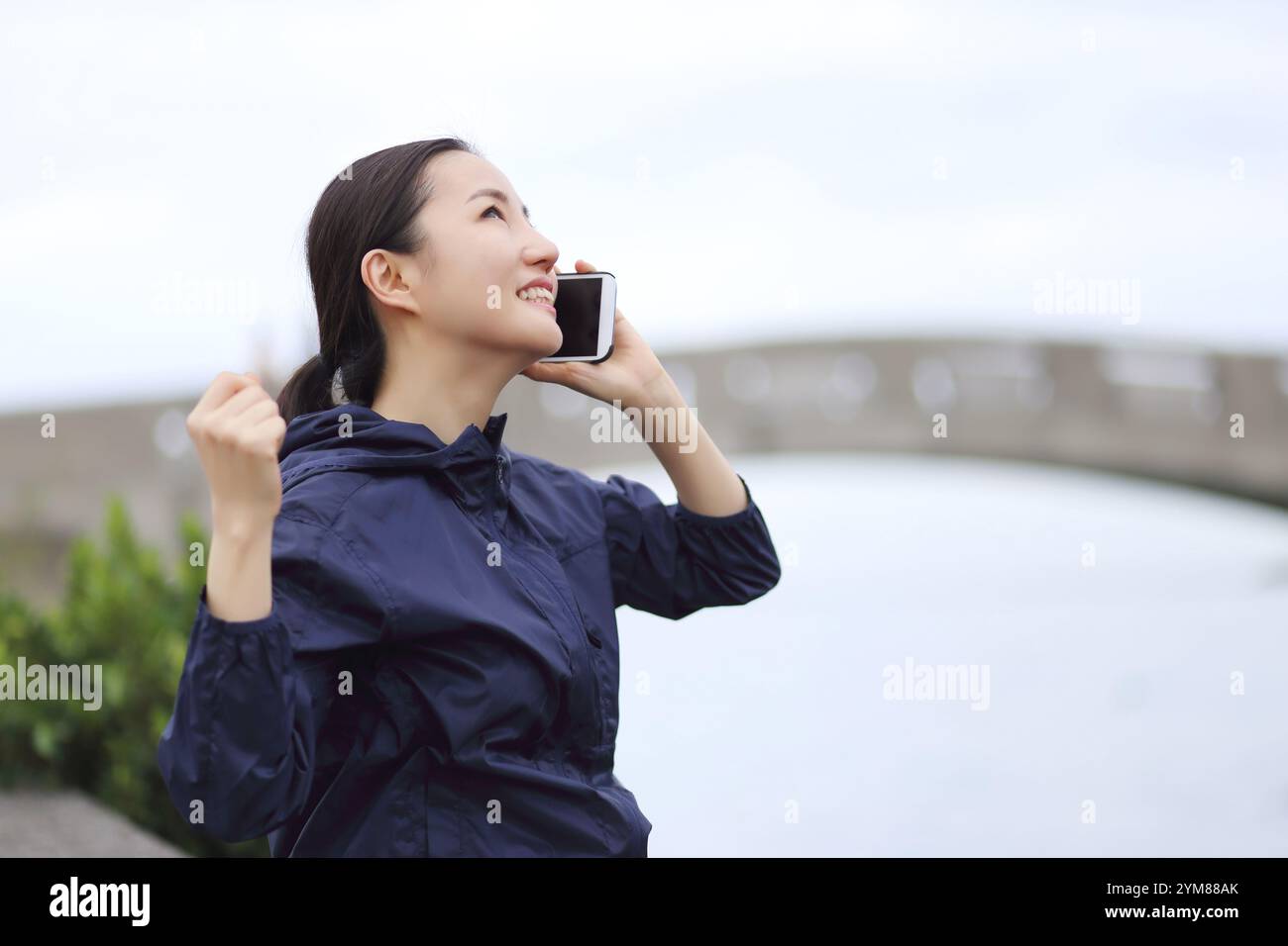 Woman in 40s talking hi-res stock photography and images - Alamy