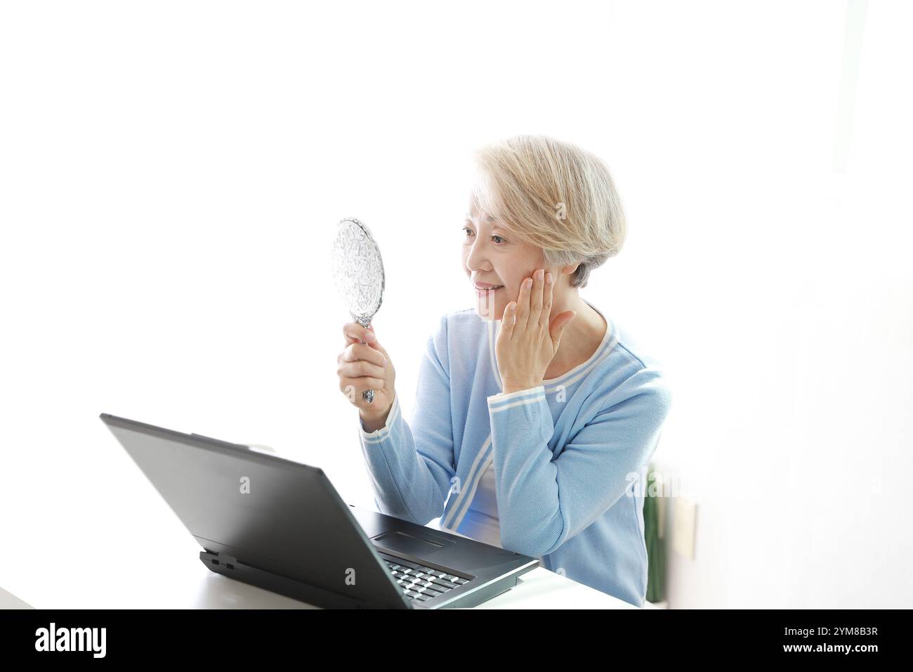 Senior woman holding mirror hi-res stock photography and images - Alamy
