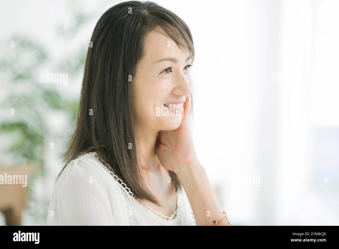 Woman beauty hand model hi-res stock photography and images - Alamy