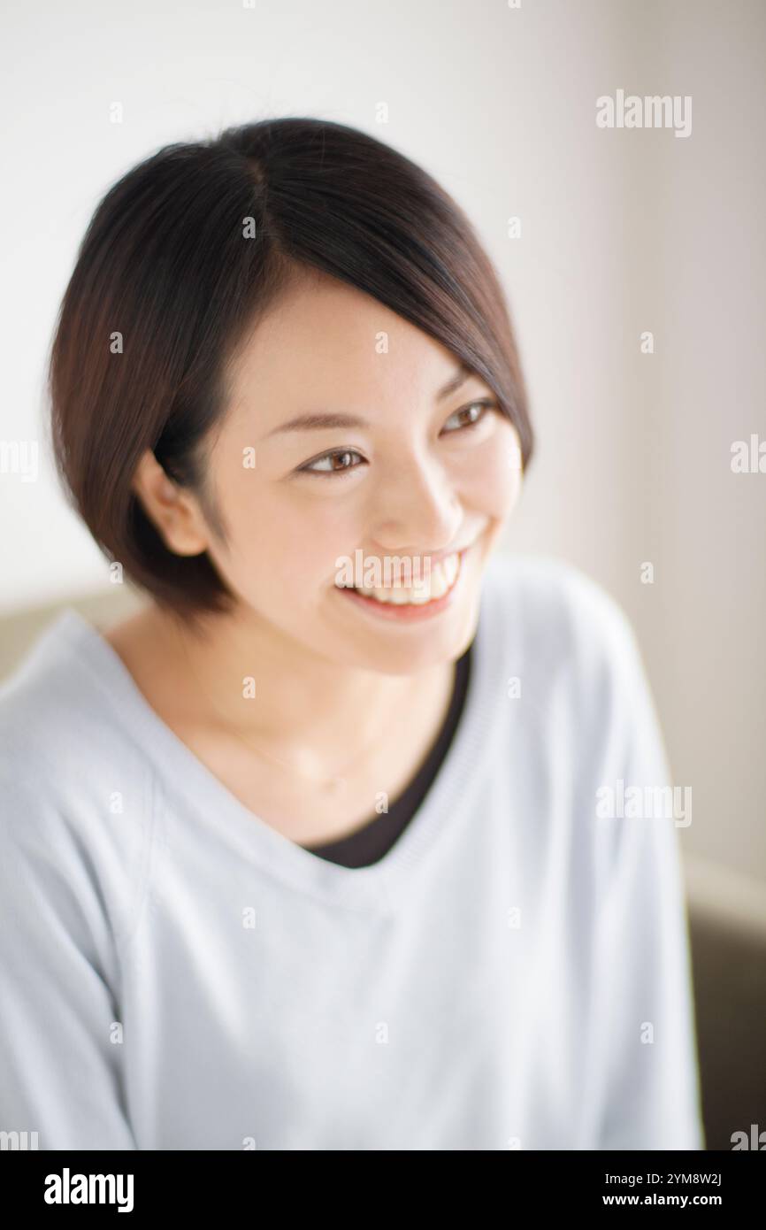 Smiling woman in her 20s Stock Photo - Alamy