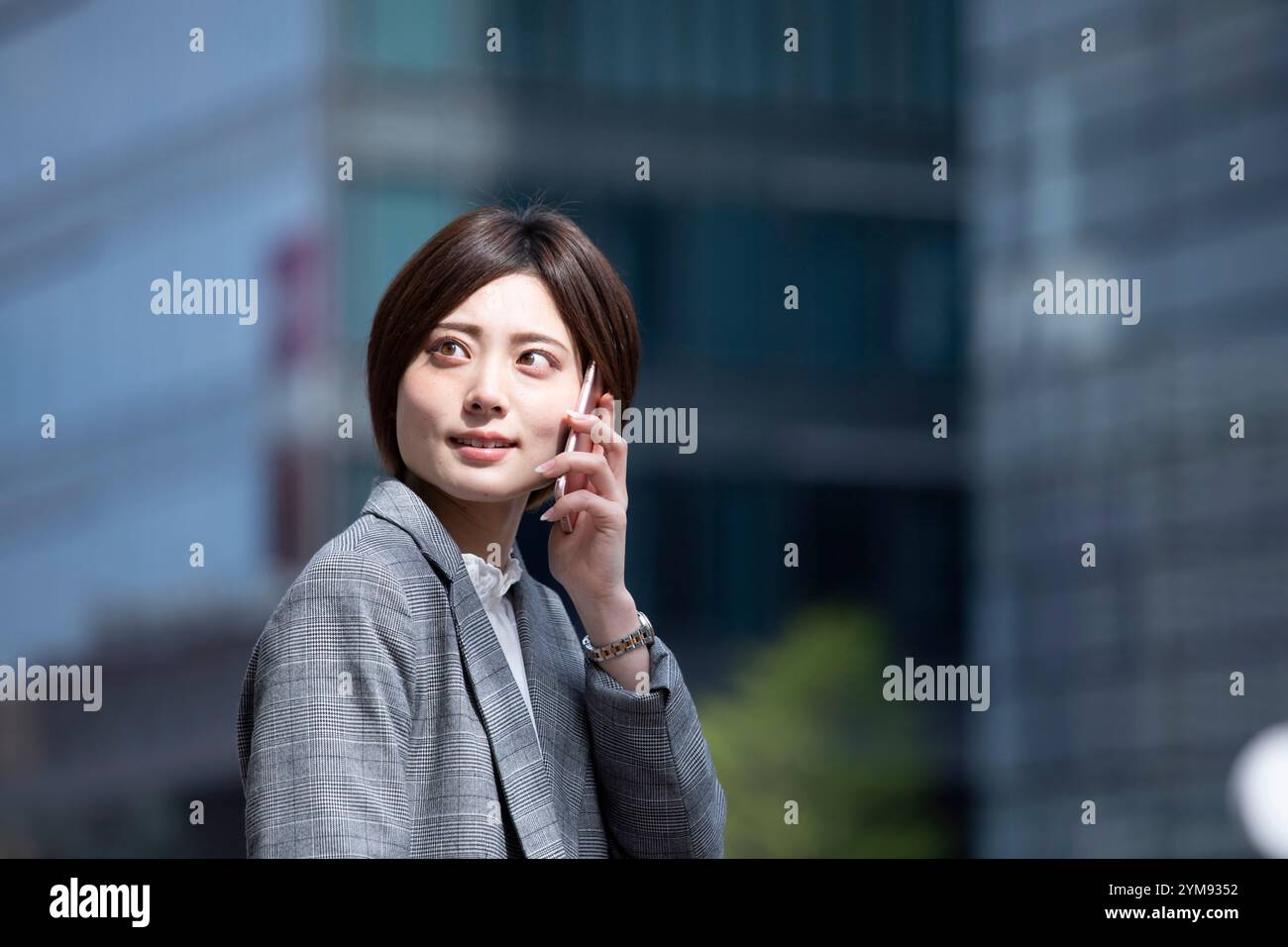 Japanese woman office wear standing hi-res stock photography and images ...