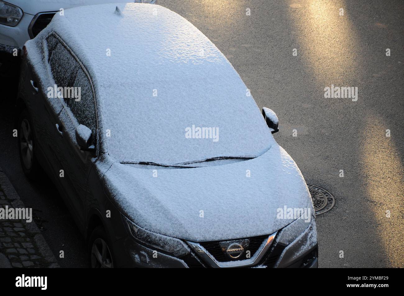 Nisan car hi-res stock photography and images - Alamy, image size:1300x953