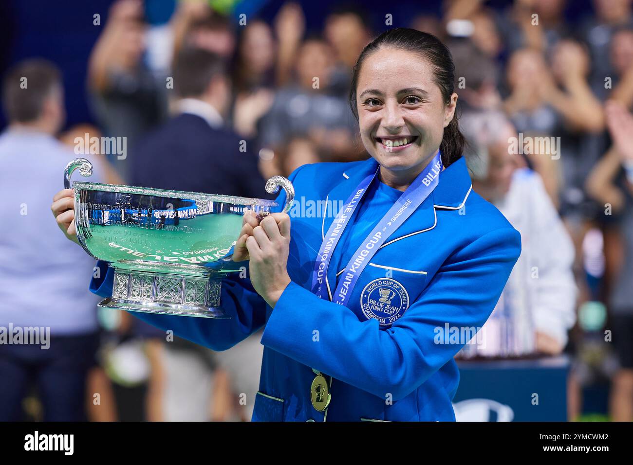 Malaga, Spain. 21st Nov, 2024. MALAGA, SPAIN - NOVEMBER 20: Elisabetta Cocciaretto of Italy lifts the Billie Jean King Cup trophy during the trophy presentation after winning the Billie Jean King Cup Finals at Palacio de Deportes Jose Maria Martin Carpena on November 20, 2024 in Malaga, Spain. (Photo by Francisco Macia/Photo Players Images/Magara Press) Credit: Magara Press SL/Alamy Live News Stock Photo