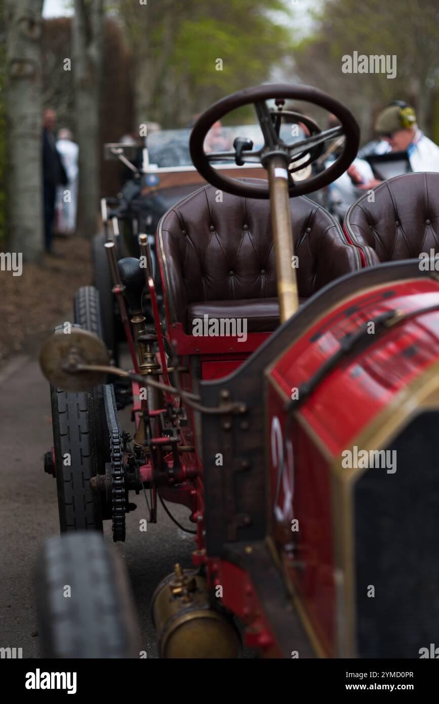 1906 Bianchi 28/40hp in the S.F.Edge Trophy race for Edwardian cars at the 80th Members' Meeting, Goodwood Motor Racing Circuit, Chichester, UK Stock Photo