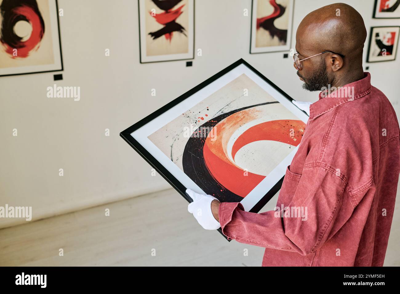 Black man art gallery hi-res stock photography and images - Alamy