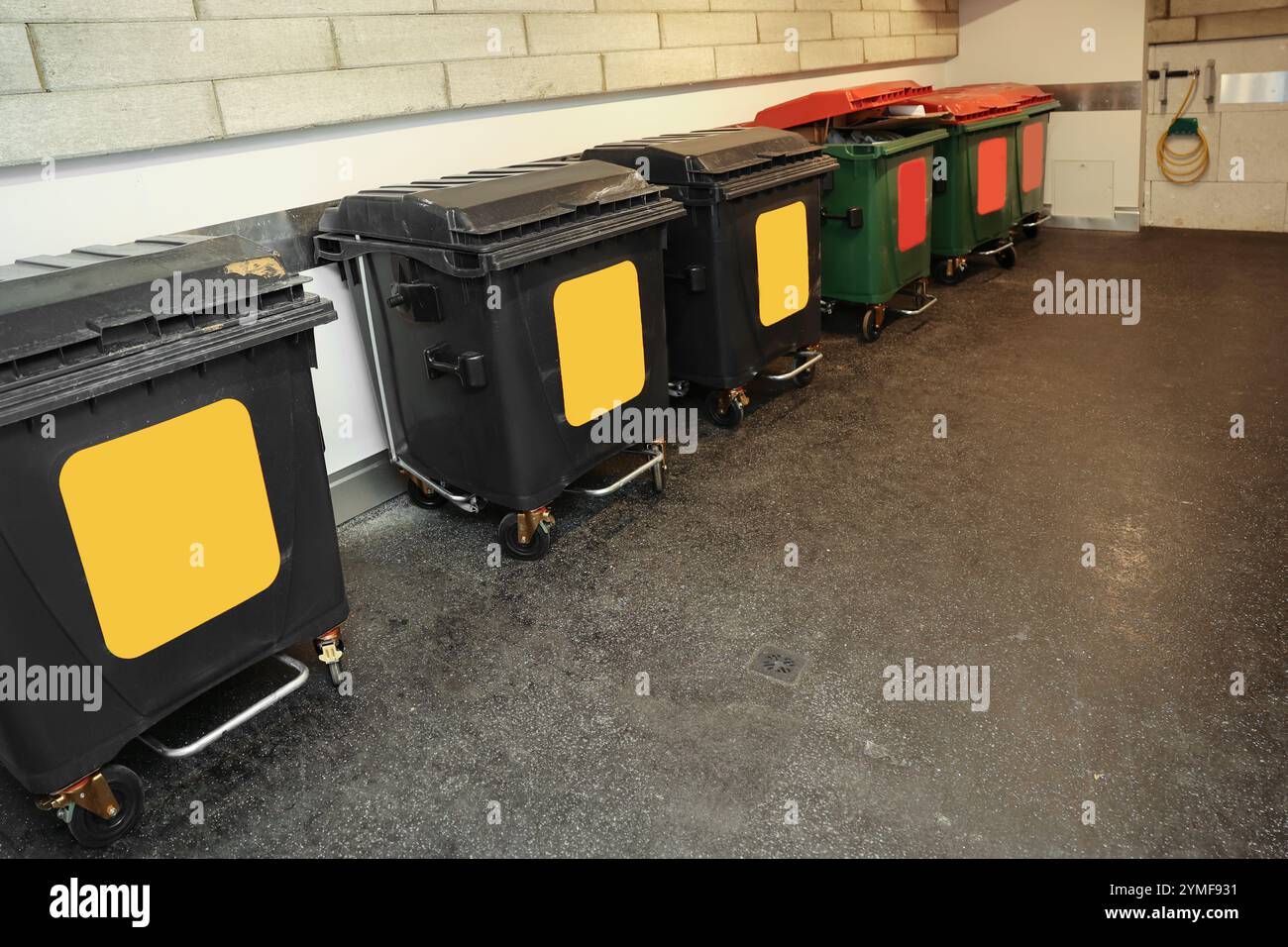 Sorting used plastic containers hi-res stock photography and images - Alamy