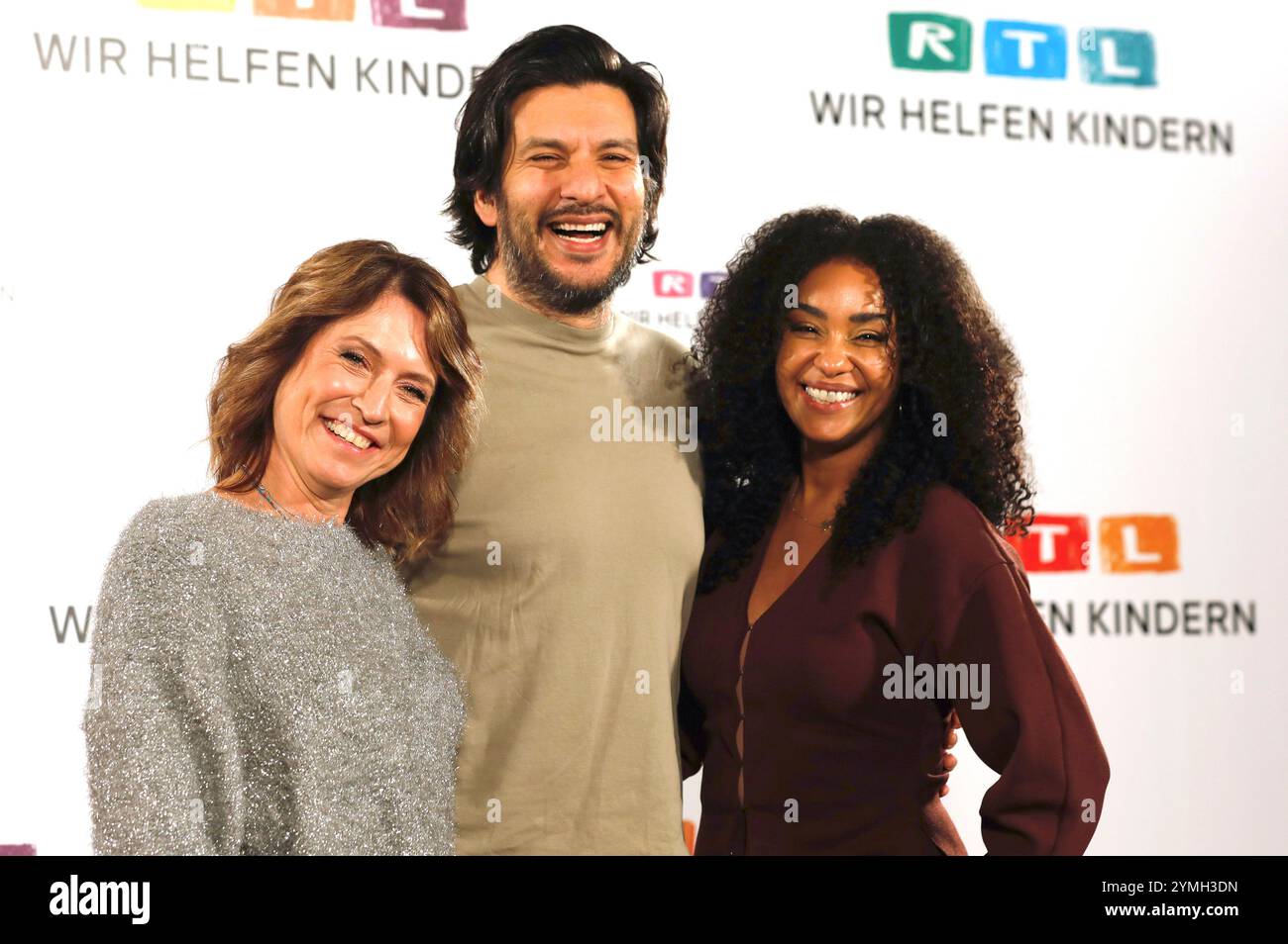 Berrit Arnold, Francisco Medina und Fereba Kone beim 29. RTL-Spendenmarathon 2024 im Studio 8 der EMG Studios. Hürth, 21.11.2024 *** Berrit Arnold, Francisco Medina and Fereba Kone at the 29 RTL Spendenmarathon 2024 in Studio 8 at EMG Studios Hürth, 21 11 2024 Foto:xR.xStoffelsx/xFuturexImagex spendenmarathon2024 43405 Stock Photo