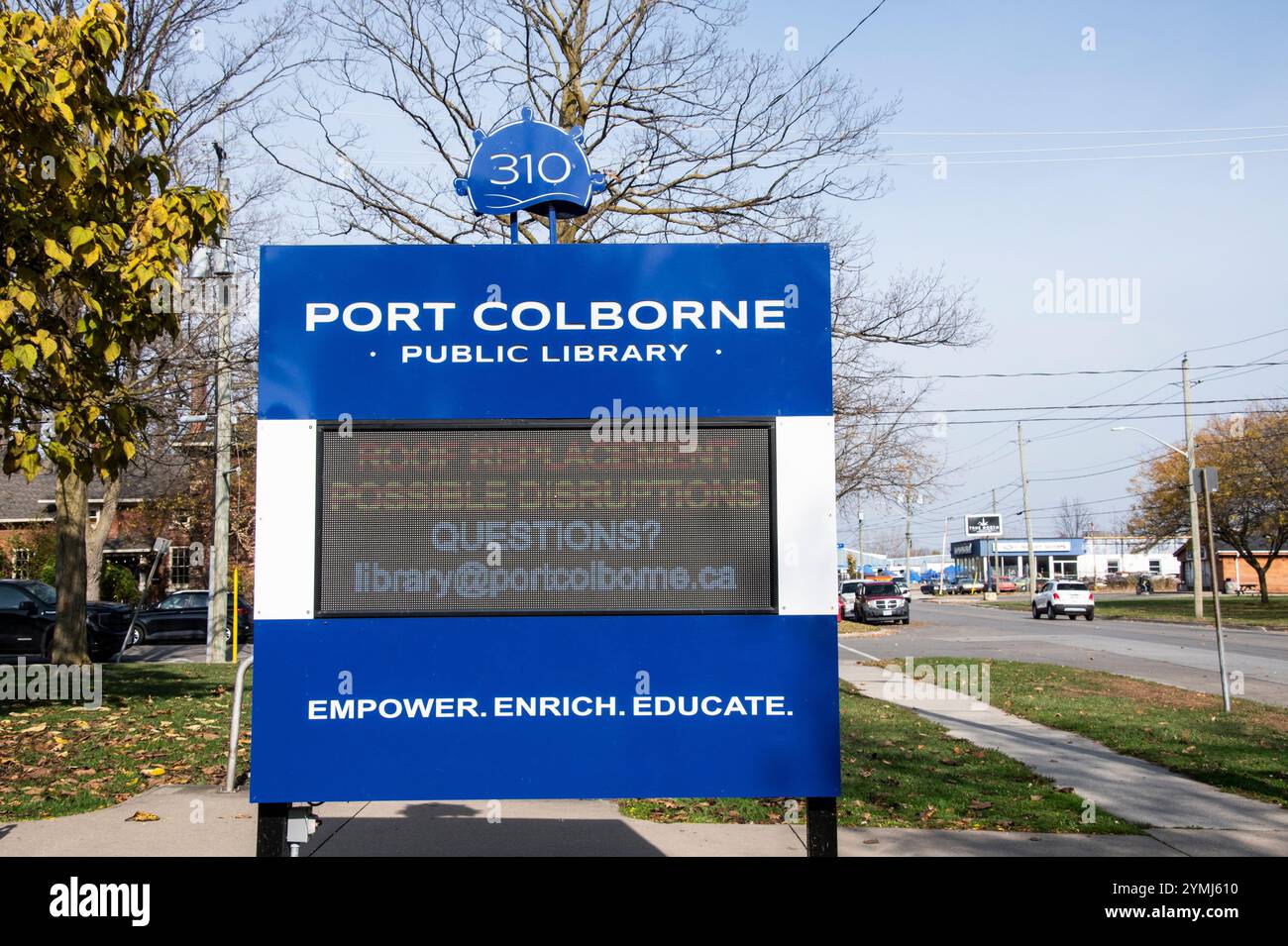 Public library sign hi-res stock photography and images - Alamy