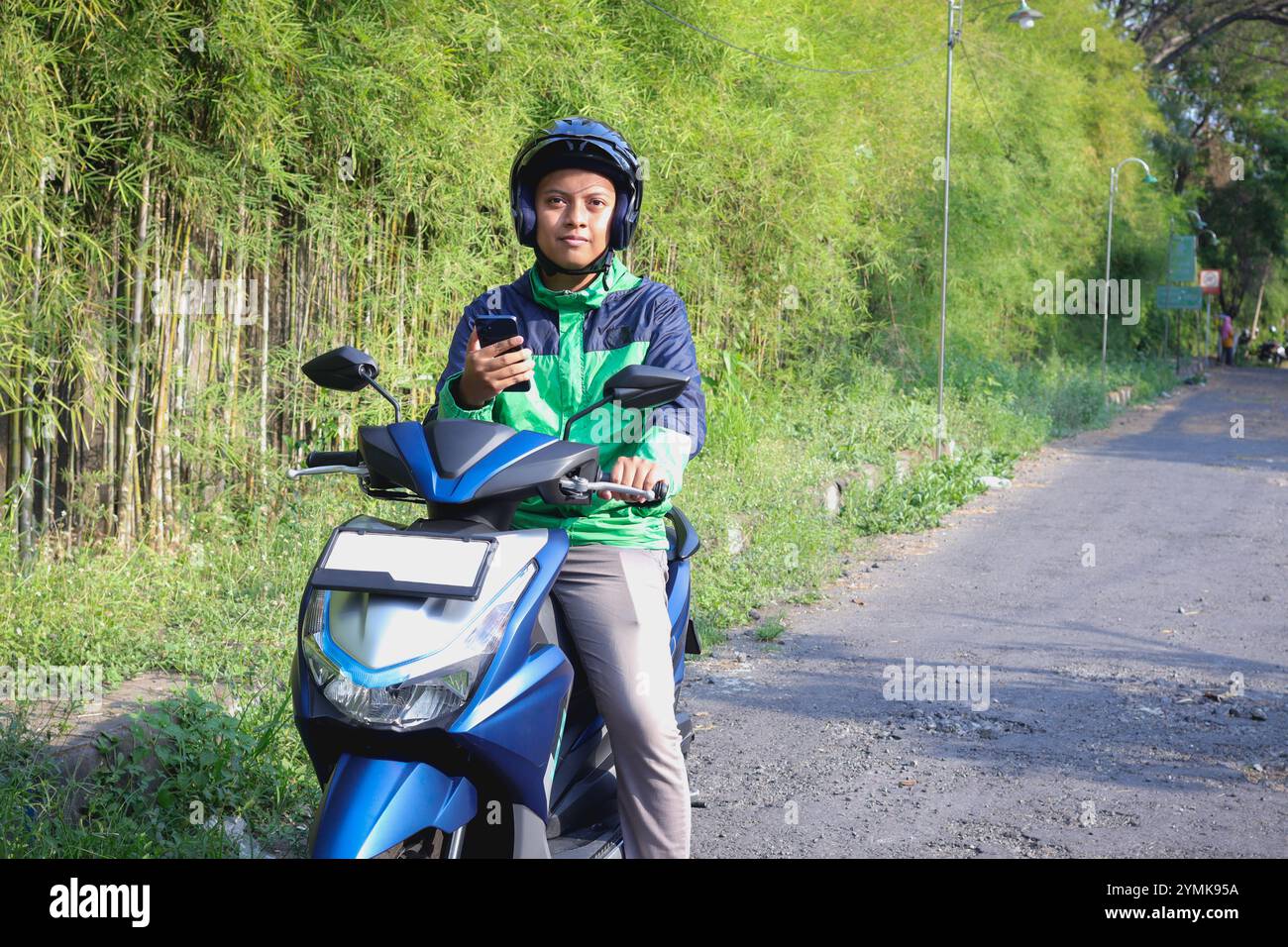 Vietnamese delivery rider hi-res stock photography and images - Alamy