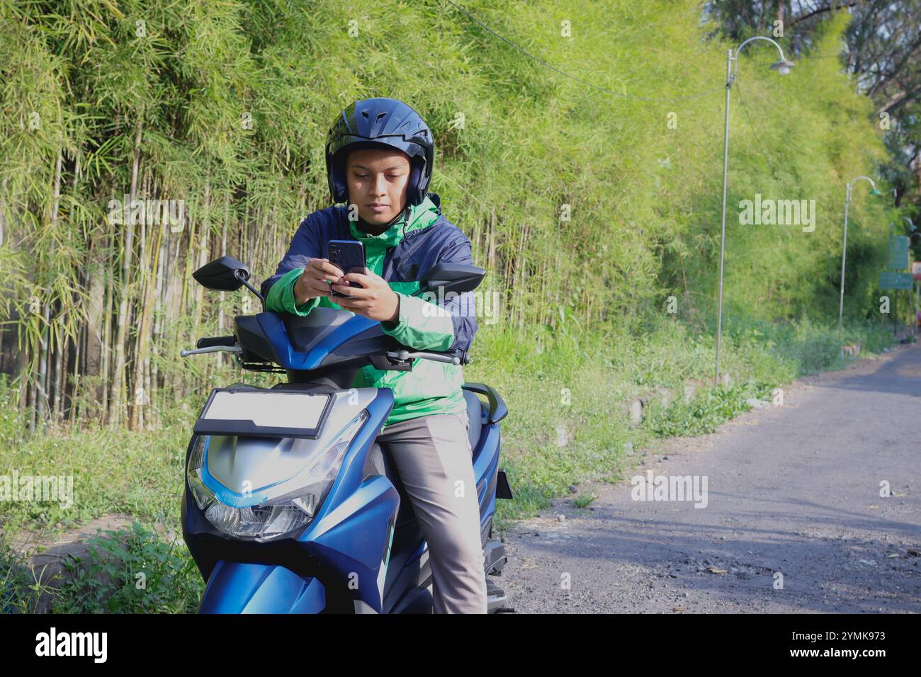 Vietnamese delivery rider hi-res stock photography and images - Alamy