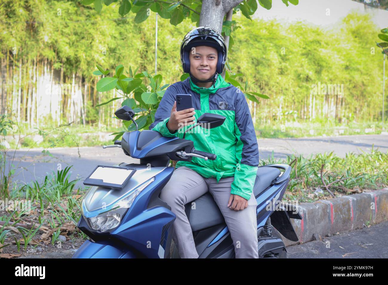 Vietnamese delivery rider hi-res stock photography and images - Alamy