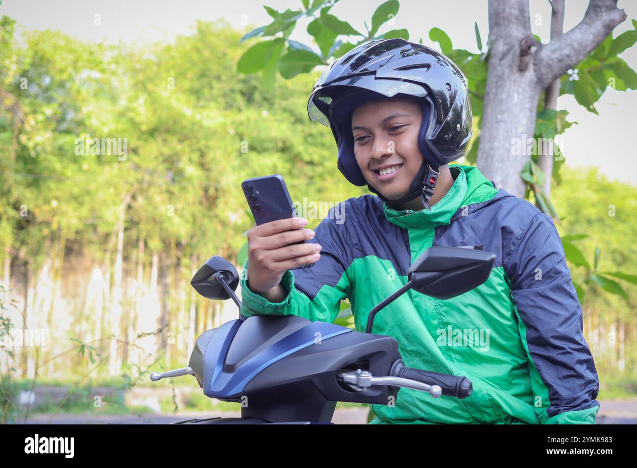 Vietnamese delivery rider hi-res stock photography and images - Alamy