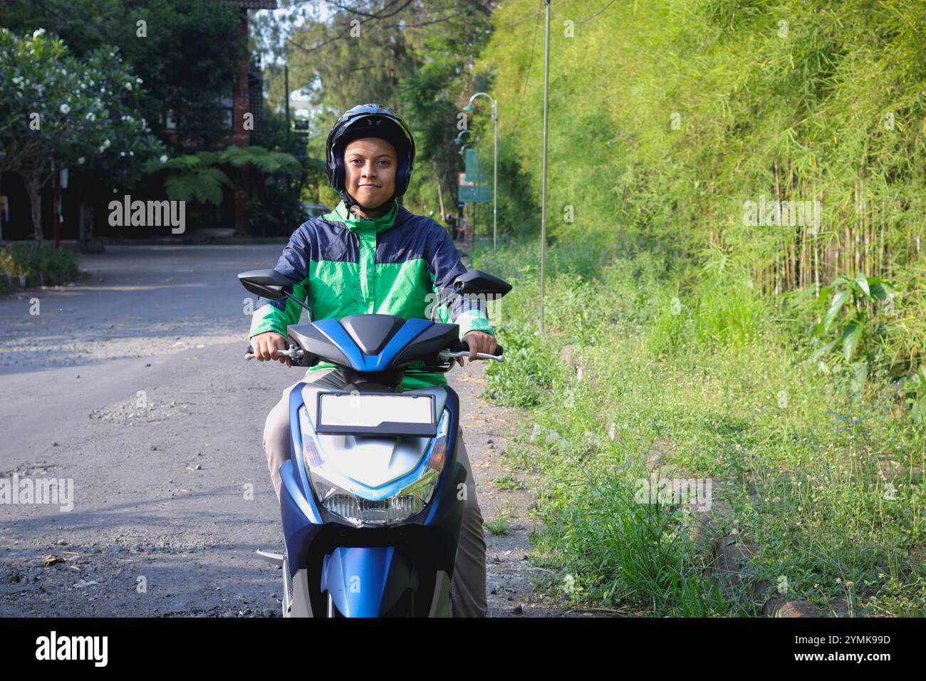 Vietnamese delivery rider hi-res stock photography and images - Alamy