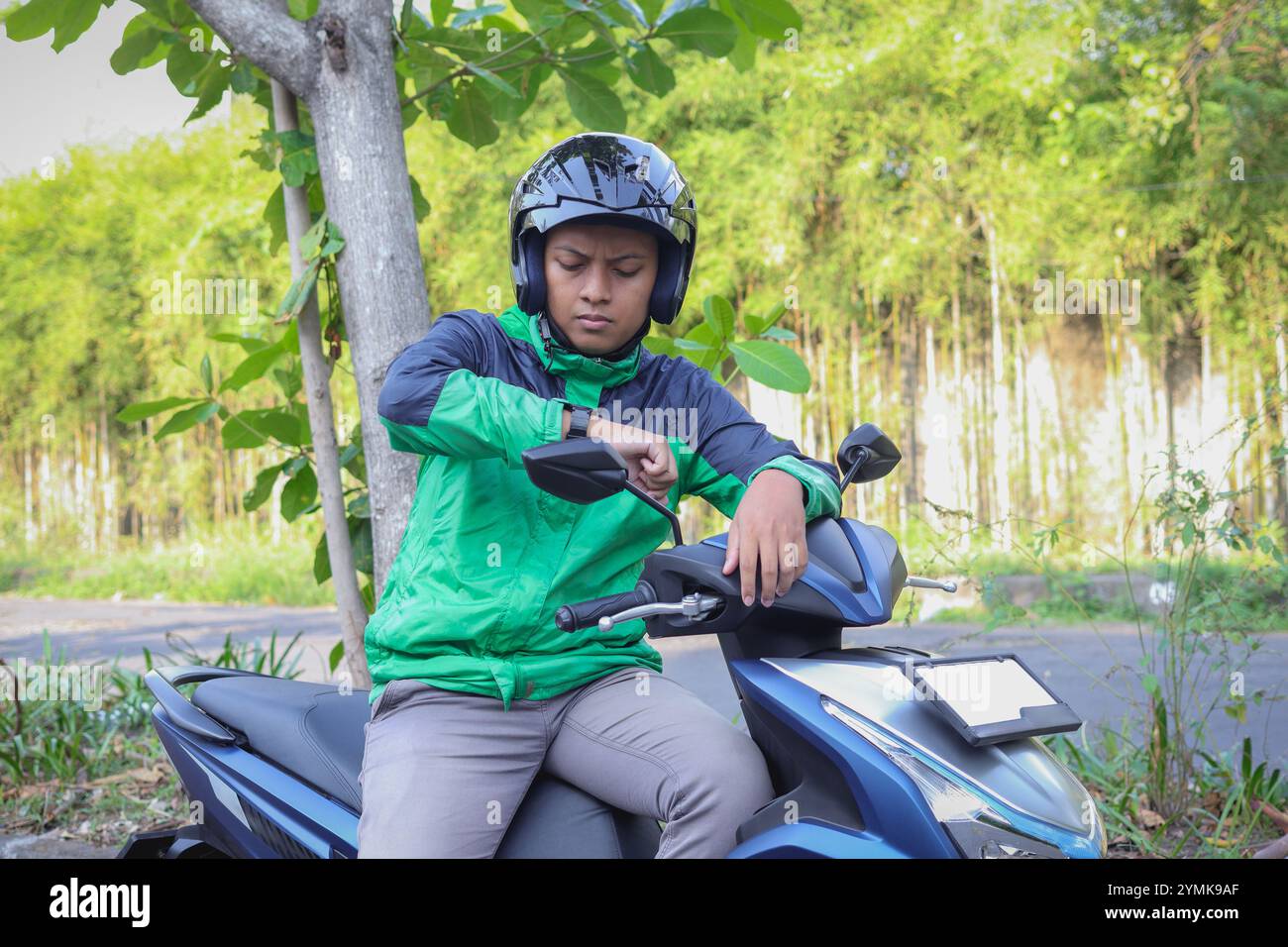 Vietnamese delivery rider hi-res stock photography and images - Alamy