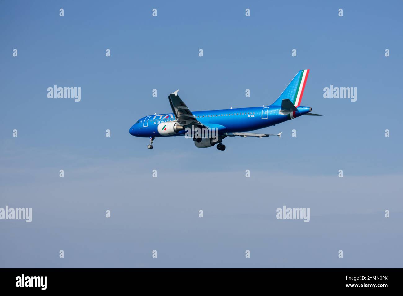 Airbus a321 alitalia hi-res stock photography and images - Alamy